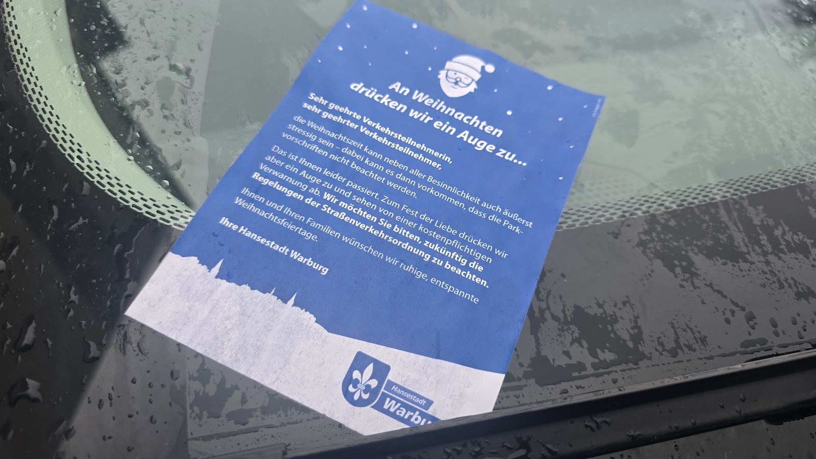 Weihnachtliche Nachsicht: Die Hansestadt Warburg zeigt Herz im Straßenverkehr