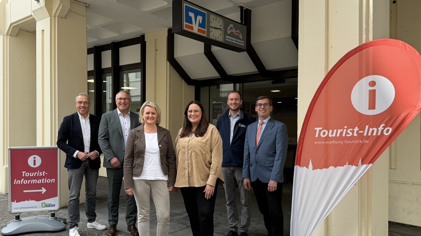 Bauvorbereitungen für das neue Marktplatzcafé starten – Tourist-Information zieht vorübergehend in die Vereinigte Volksbank