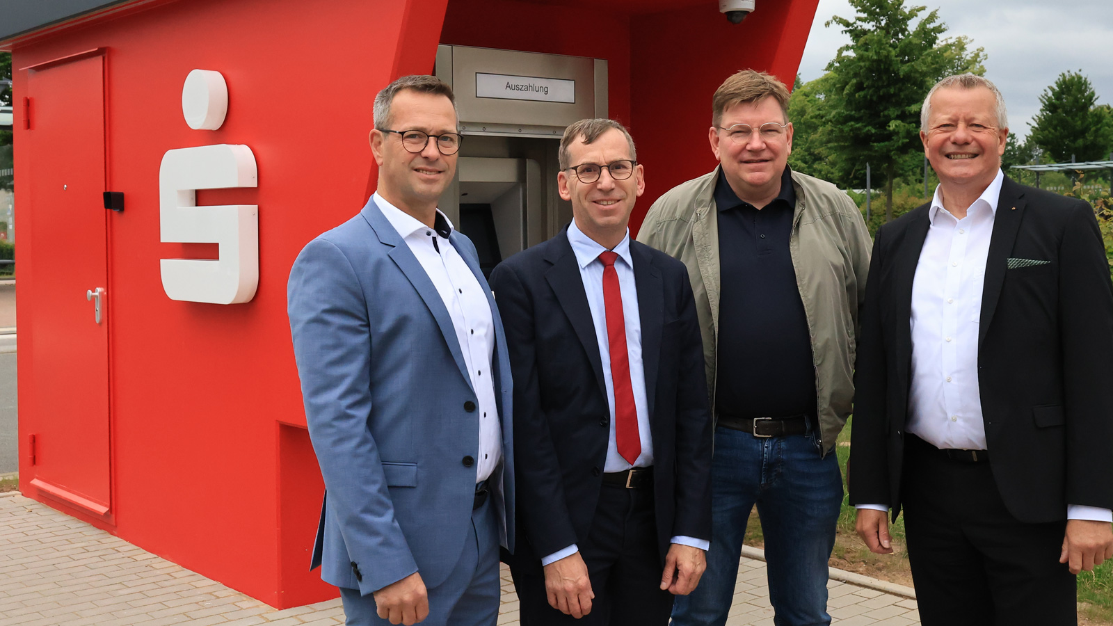 Nach Sprengung in Hüffert: Sparkasse eröffnet neuen Geldausgabeautomaten am Zentralen Omnibusbahnhof