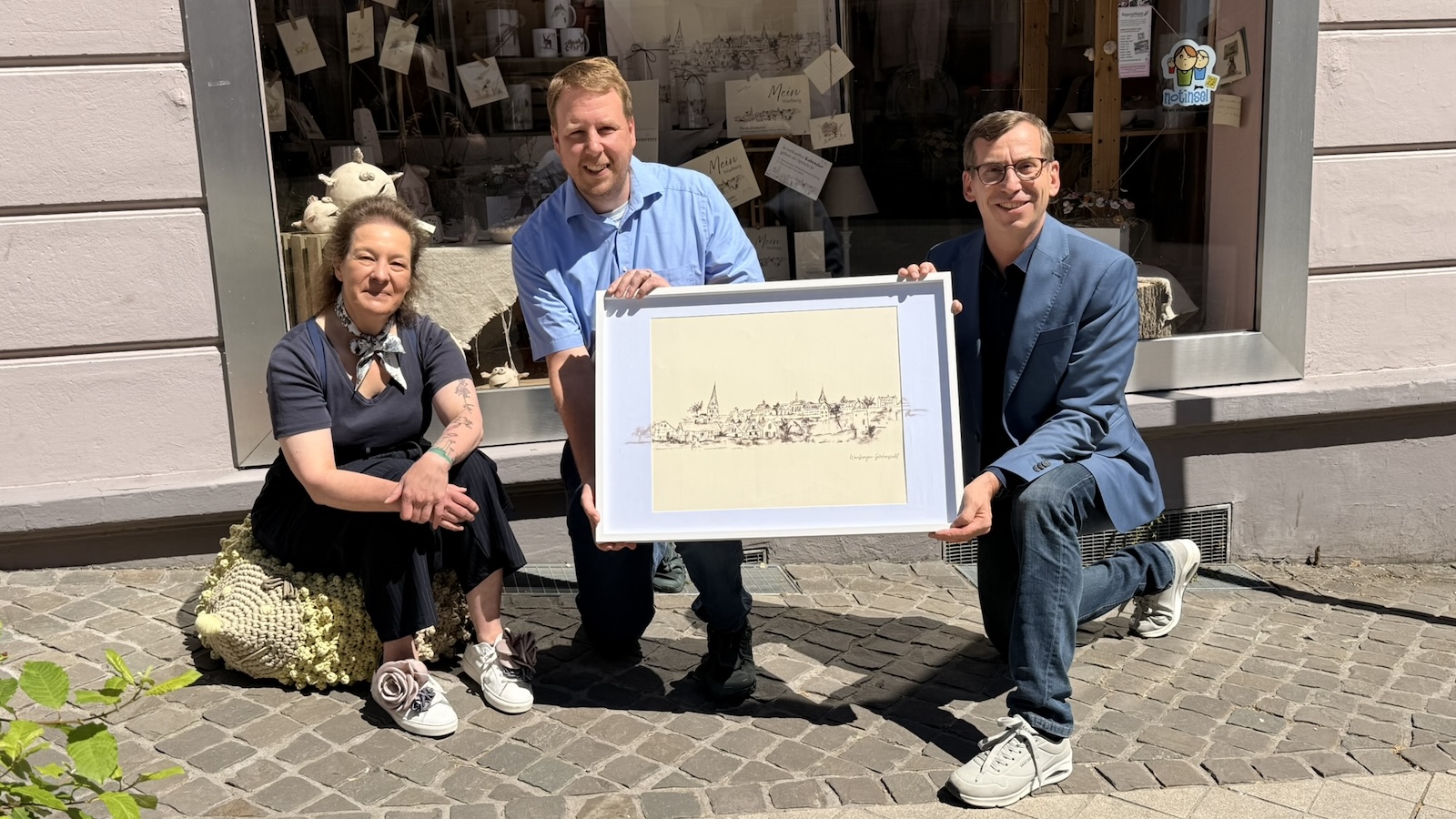 Bürgermeister besucht handwerklichen Geschenke- und Bastelladen von Manuela Winkel zum Jubiläum