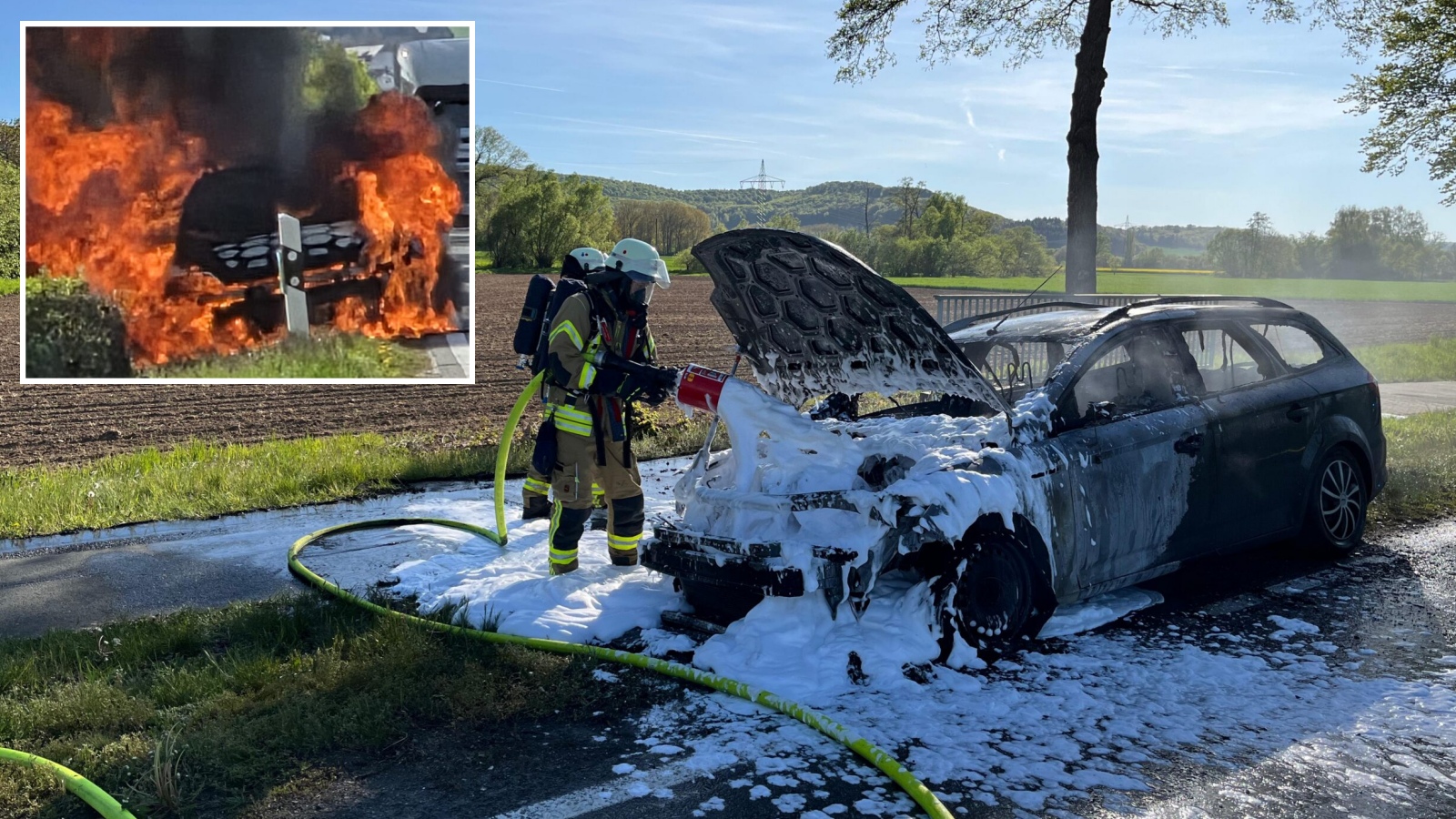 Kombi brennt auf der B7 bei Warburg vollständig aus