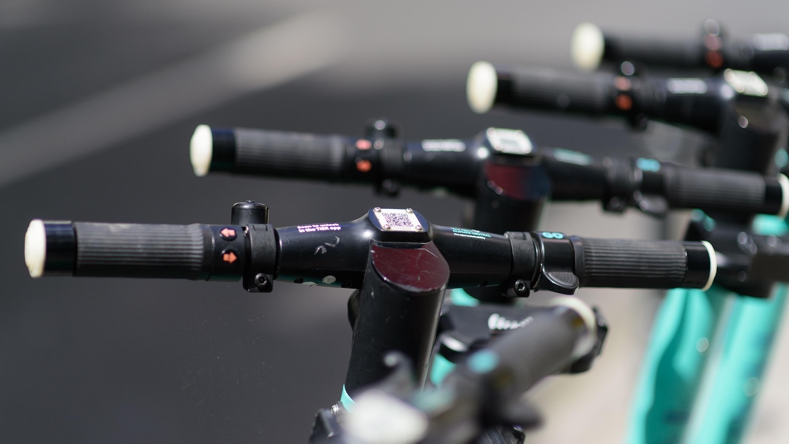 Zu jung für den E-Scooter - Anzeigen für die Eltern